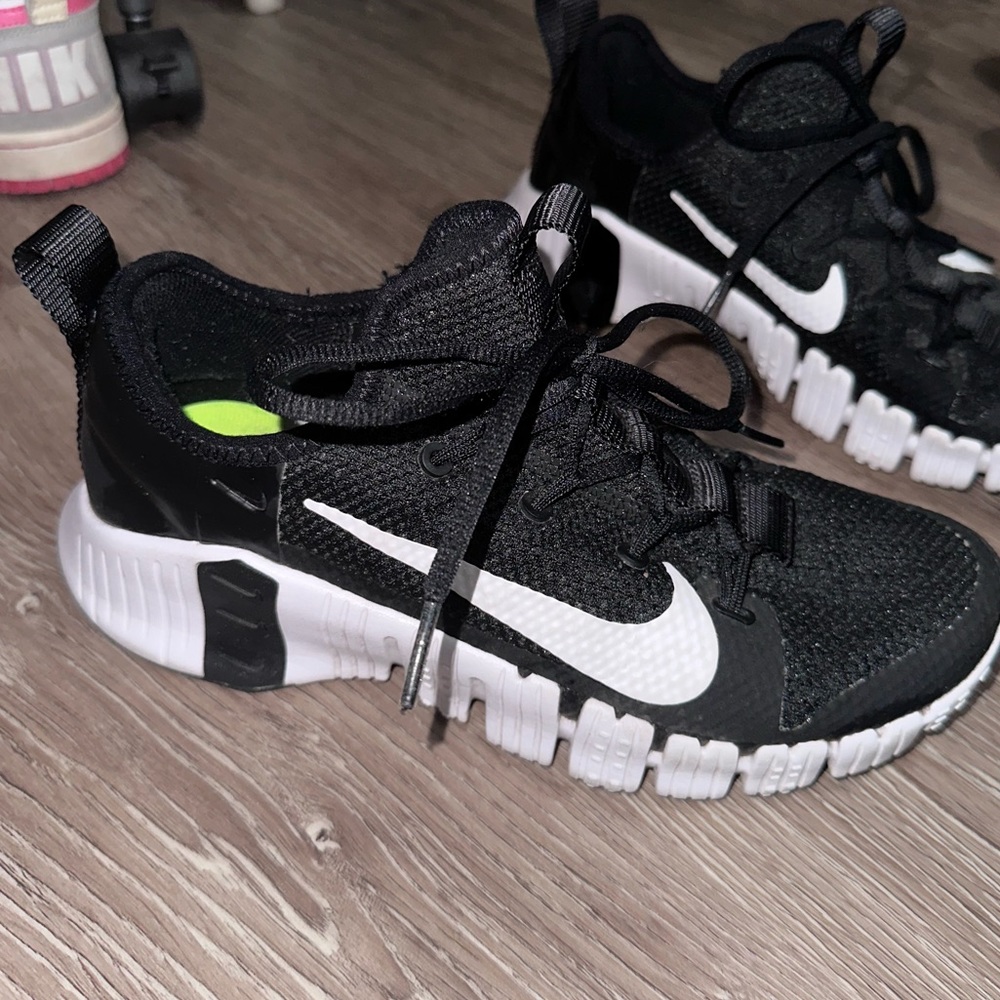 Nike tennis shoes